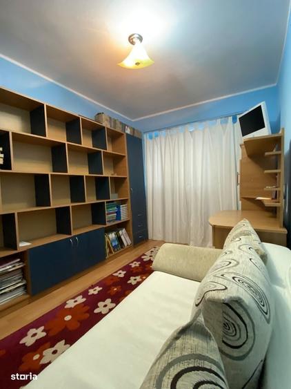 Apartament cu 4 camere în Micro 18