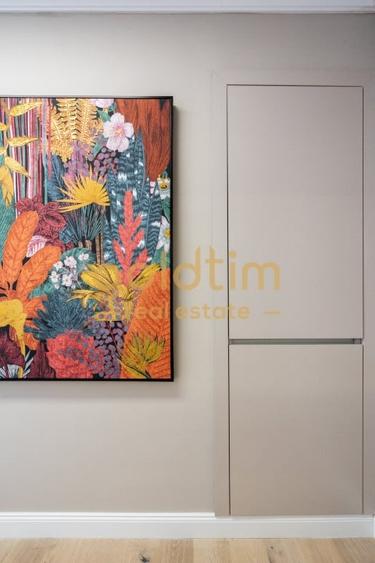 Apartament cu 4 camere decomandat, mobilat în Capitale