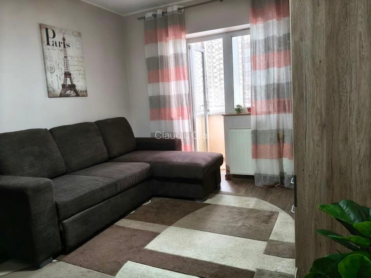 Inchiriez apartament o camera cu loc de parcare inclus