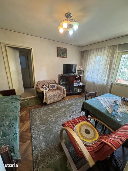 Apartament cu 3 camere semidecomandat în Exterior Vest