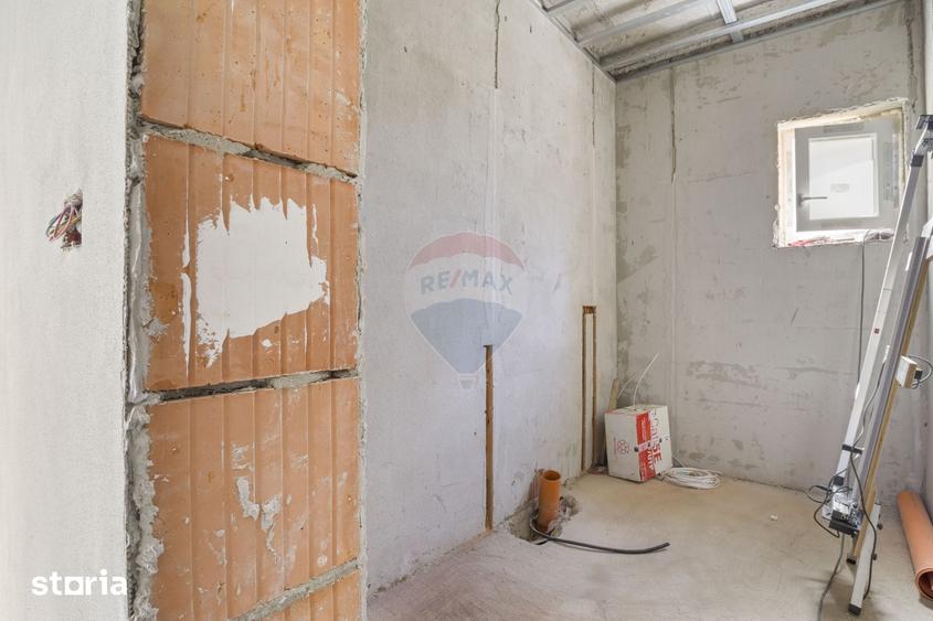 Casă cu 5 camere cu Teren 392 Mp în 6 Vânători