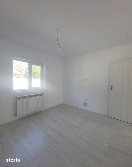 Casă cu 5 camere cu Teren 250 Mp în Central