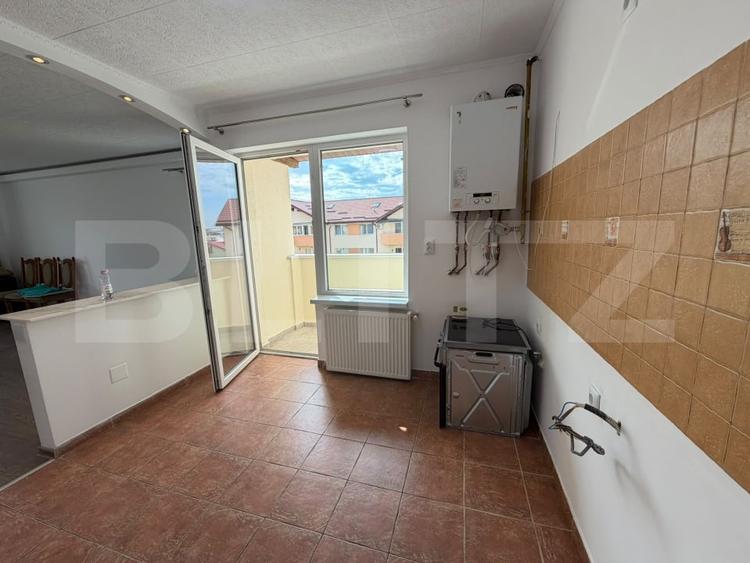 Apartament cu 4 camere semidecomandat în Florești