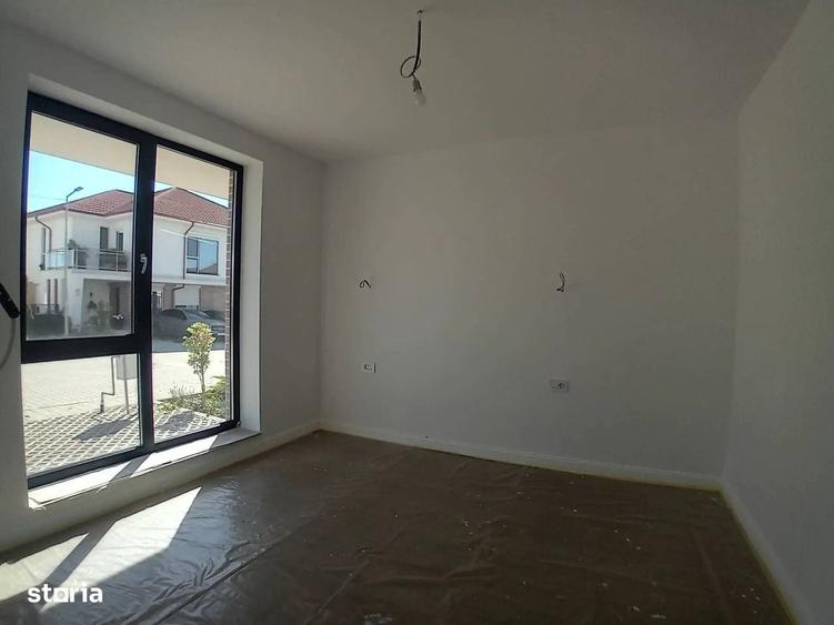 Casă cu 4 camere în Mogoșoaia