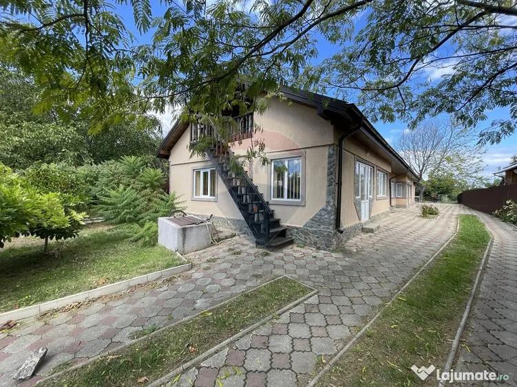 Casă cu 2 camere cu Teren 2854 Mp în Țifești