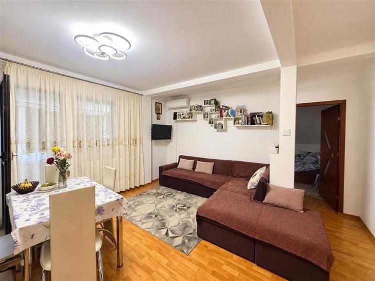 Apartament cu 3 camere decomandat în Tătărași
