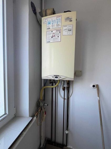 Apartament cu 3 camere decomandat în Exterior Vest