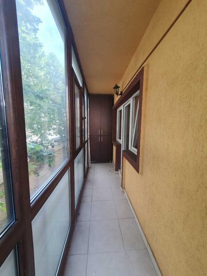 Apartament cu 2 camere decomandat în Roșu
