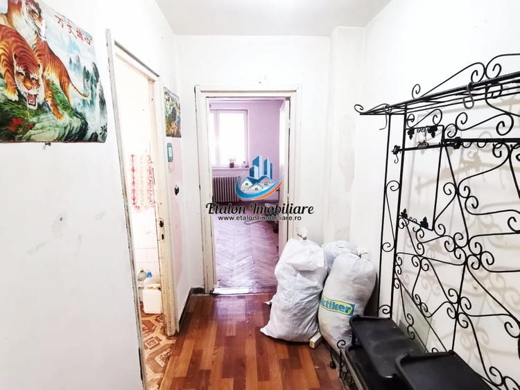 Apartament cu 4 camere semidecomandat în Mărăței