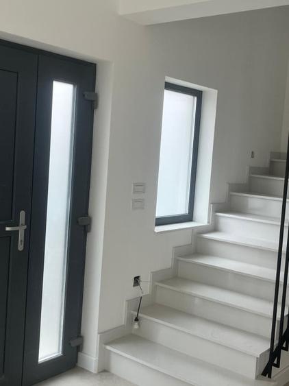 Duplex cu 4 camere cu Canalizare în Central
