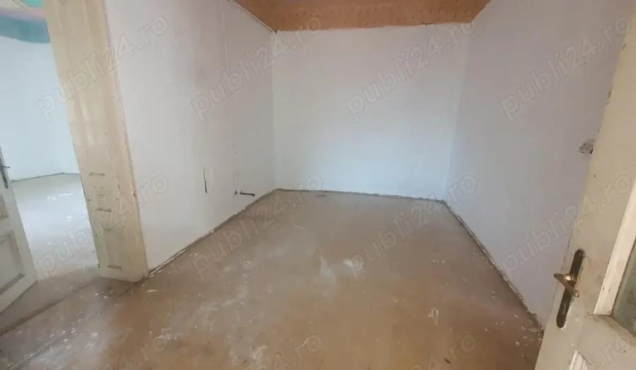 Casă cu 5 camere cu Teren 2259 Mp în Zădăreni