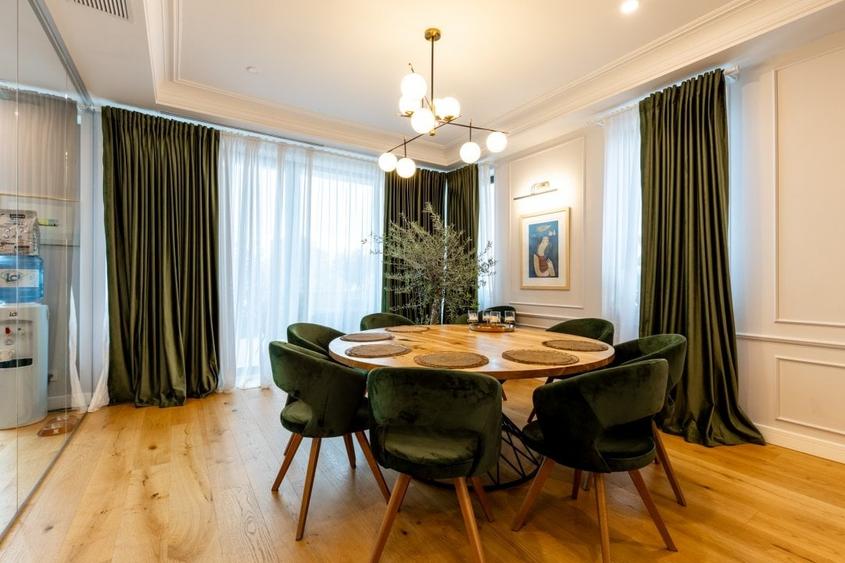 Penthouse cu 7 camere decomandat, mobilat în Polonă