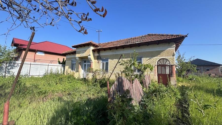 Casă cu 3 camere în Dracea