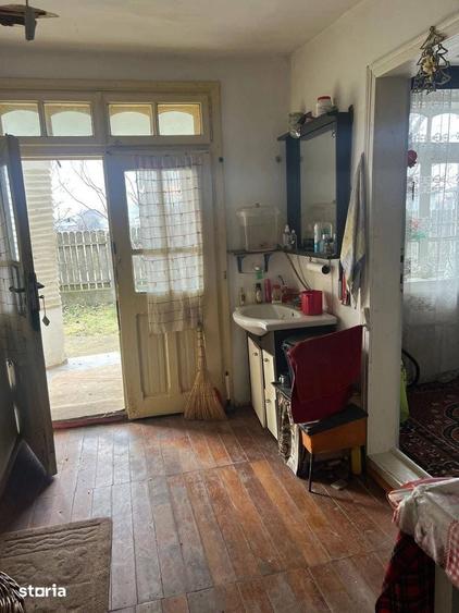 Casă cu 3 camere cu Teren 5000 Mp în Central