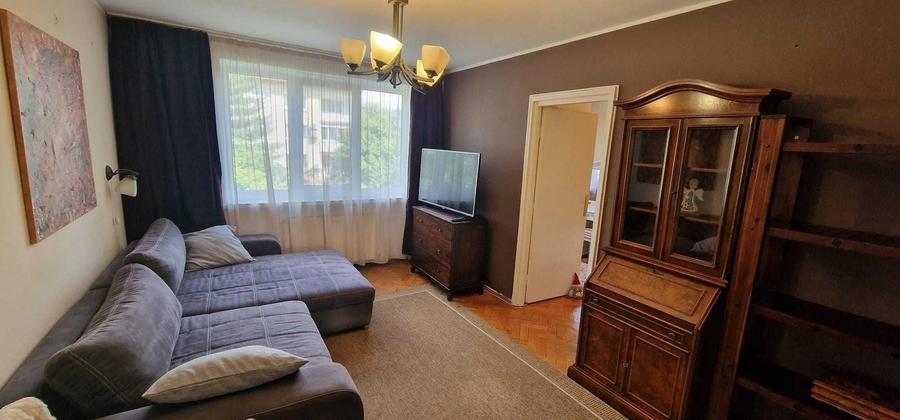Apartament cu 4 camere decomandat în Săsar