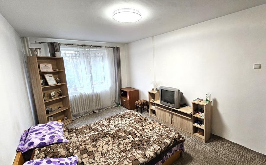 Apartament cu 3 camere decomandat în Lujerului