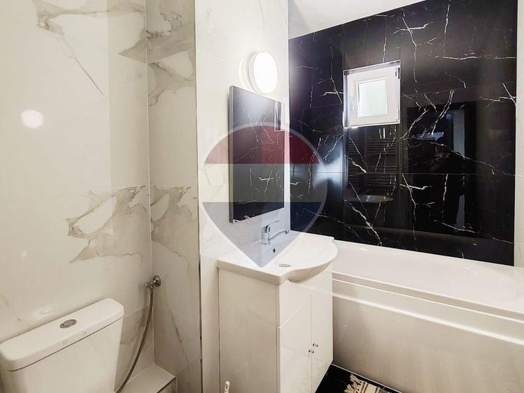 Apartament cu 3 camere semidecomandat, mobilat în Rogerius