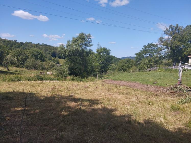 Teren de 4630 mp, în Becaș