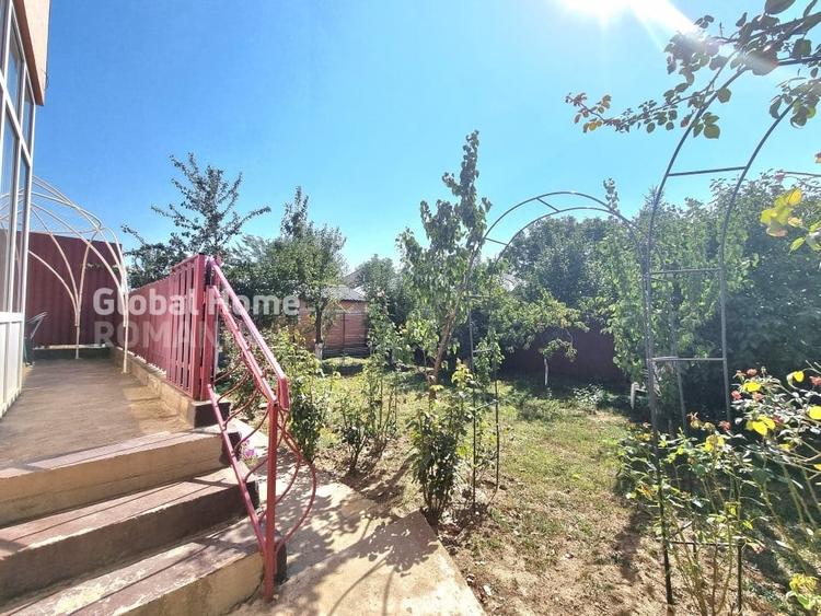 Casă cu 4 camere cu Teren 1094 Mp în 1 Decembrie