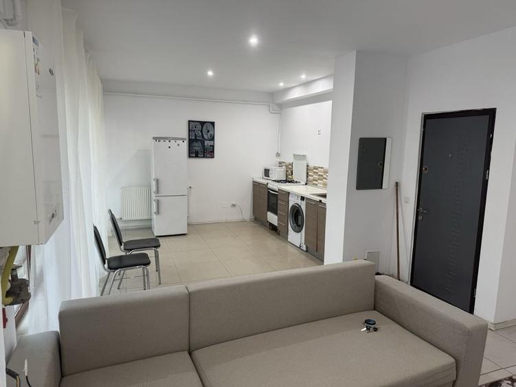 Apartament cu 3 camere, mobilat în Central