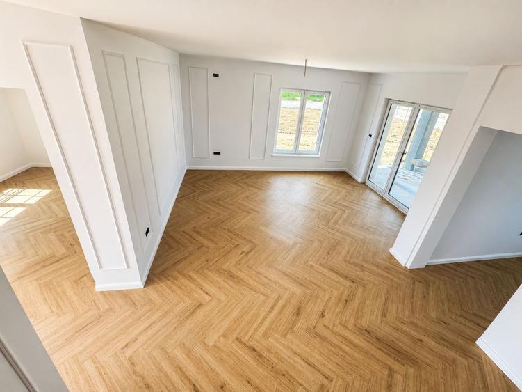 Duplex cu 5 camere cu Canalizare în Moșnița Nouă
