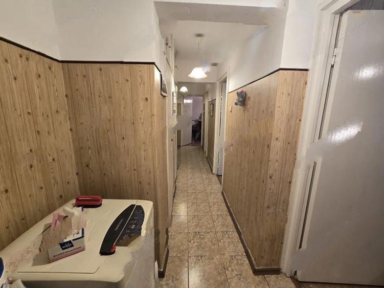 Apartament cu 3 camere semidecomandat în Iancului