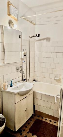 Apartament cu 2 camere semidecomandat în Craiovei