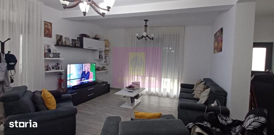 Casă cu 4 camere cu Teren 450 Mp în Săbăreni