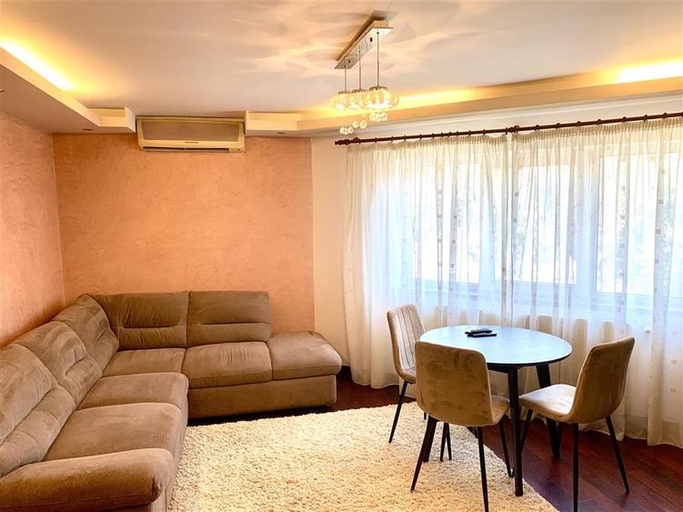 Apartament cu 3 camere semidecomandat în Rogerius