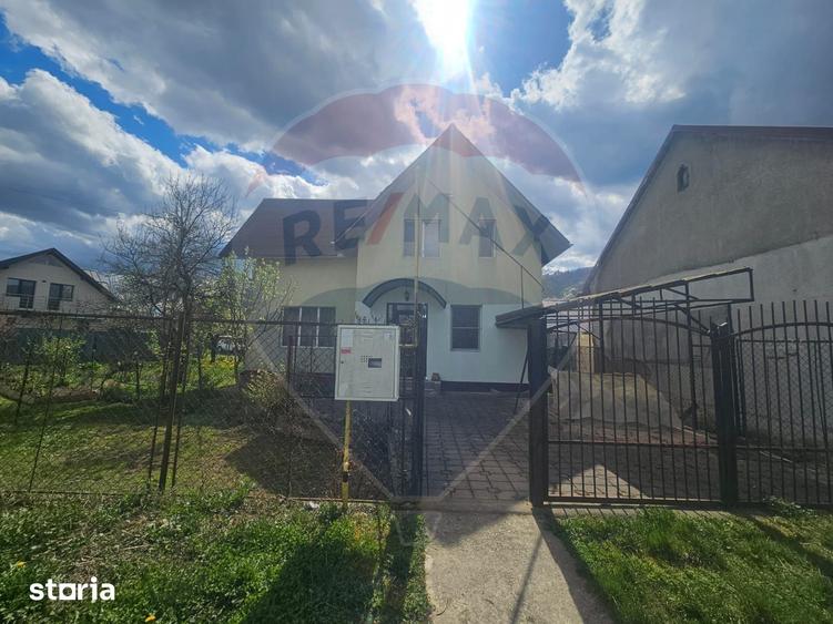 Casă cu 5 camere cu Teren 359 Mp în Central