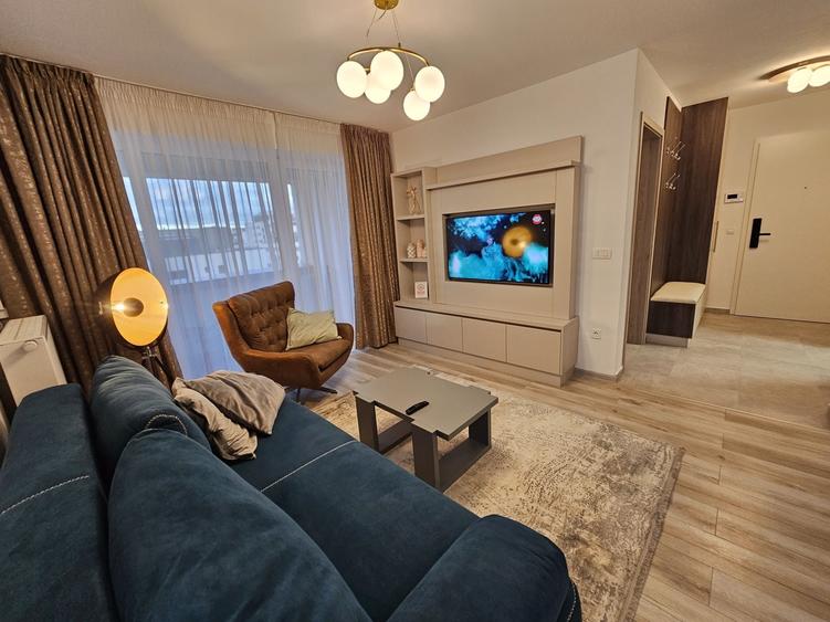 Apartament cu 2 camere decomandat în Tractorul
