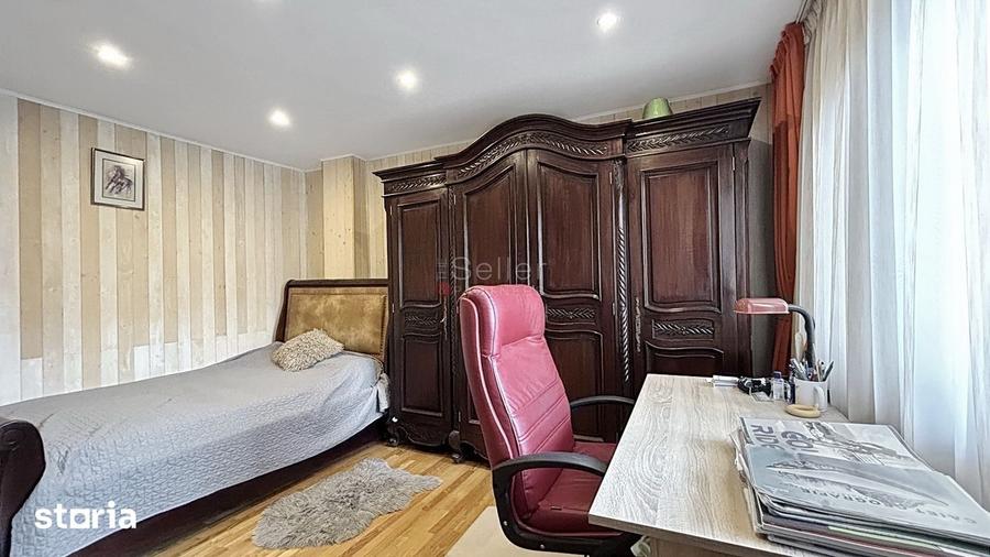 Casă cu 7 camere cu Teren 670 Mp în Centrul Istoric