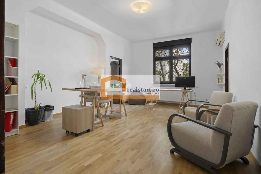 Apartament cu 5 camere circular în P-ța Romană
