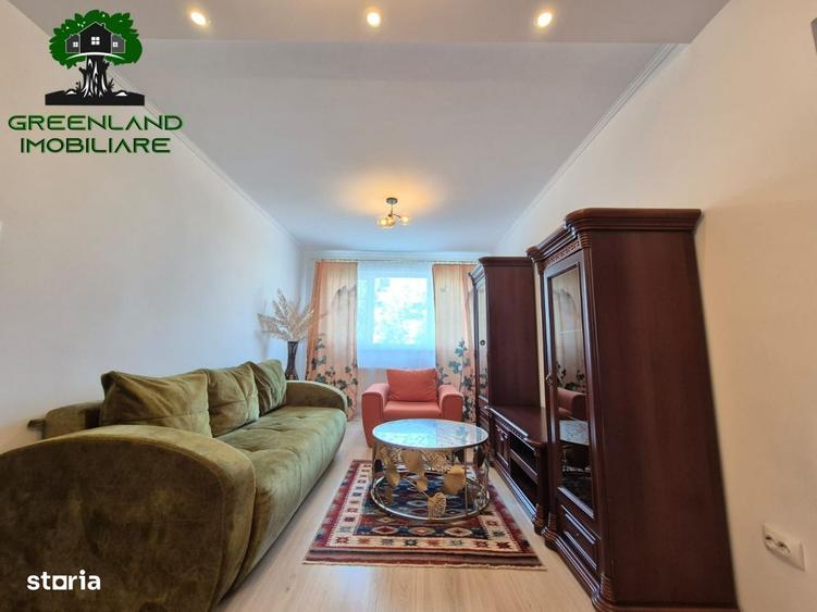Apartament cu 3 camere decomandat în Podu Roș