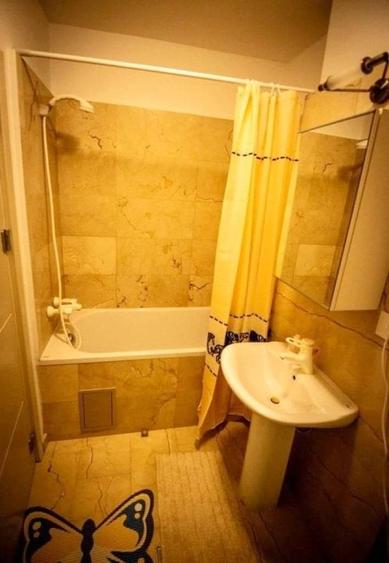 Apartament cu 2 camere semidecomandat în Tătărași