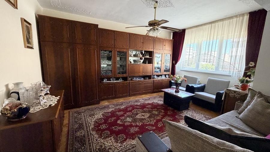 Apartament cu 3 camere decomandat în Central