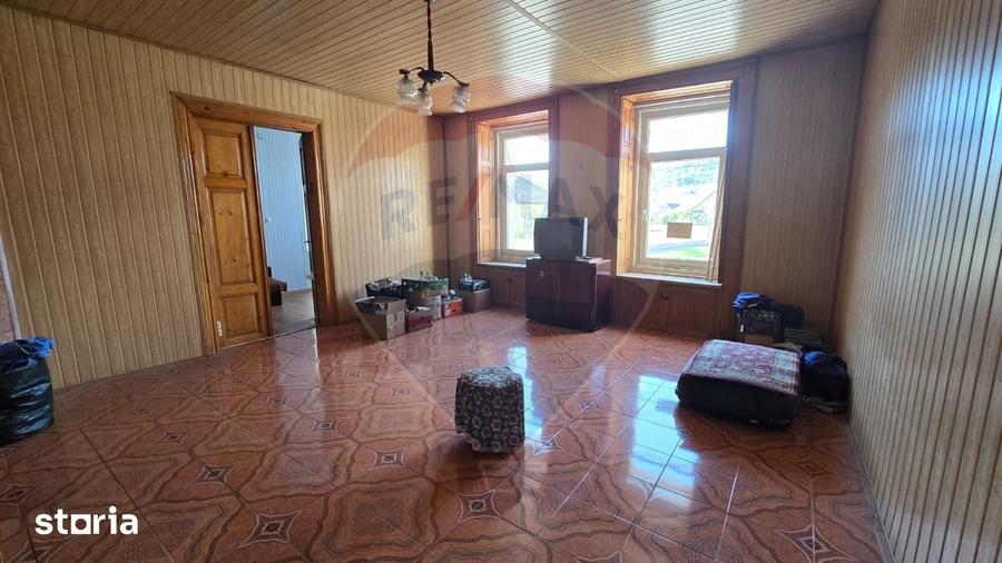 Casă cu 5 camere cu Teren 322 Mp în Central
