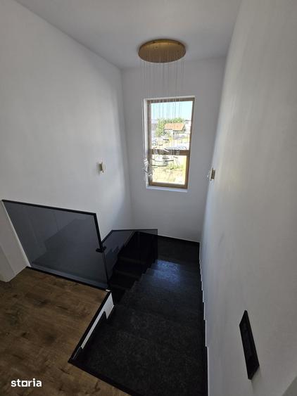 Casă cu 5 camere cu Teren 540 Mp în Corbeanca