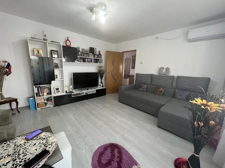 Apartament cu 2 camere semidecomandat în 6 Vânători