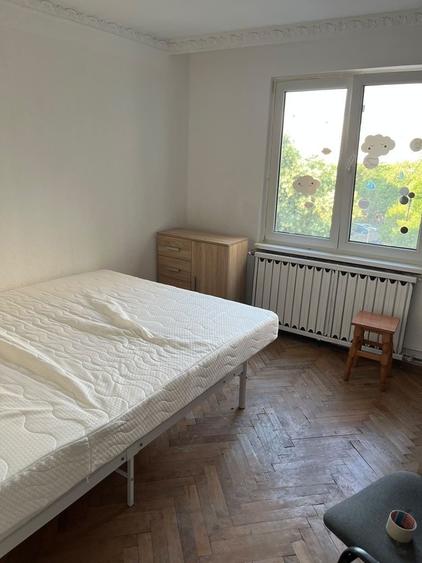 Apartament cu 3 camere decomandat, mobilat în Rahova