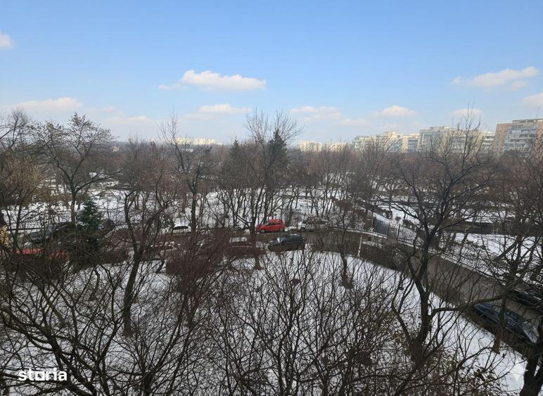 Apartament cu 3 camere decomandat în Tei
