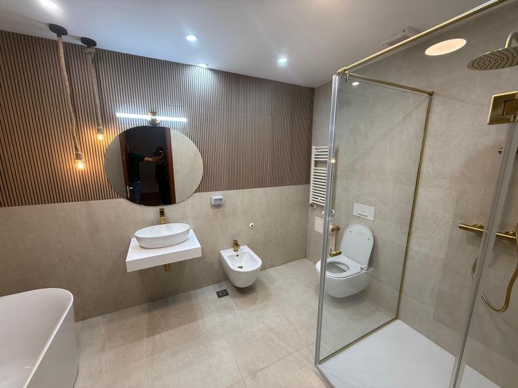 Apartament cu 3 camere decomandat în Primăverii
