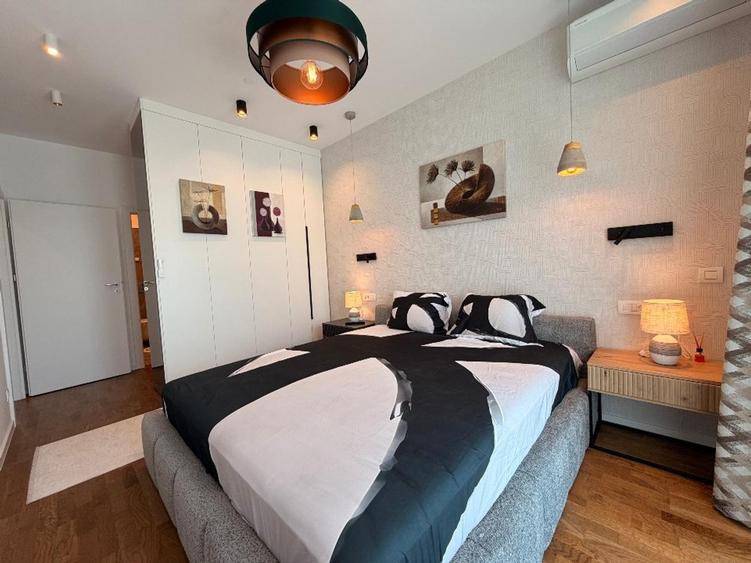 Apartament cu 3 camere semidecomandat, mobilat în Băneasa