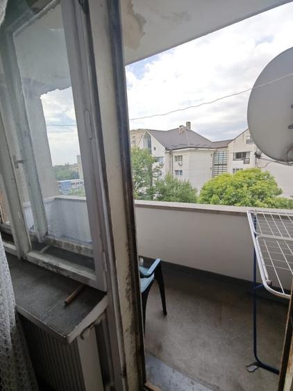 Apartament cu 4 camere decomandat, mobilat în Săsar