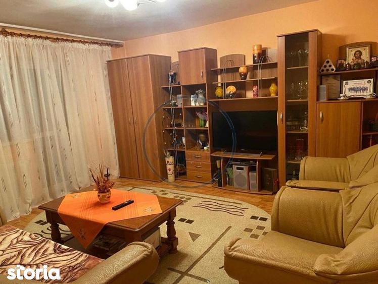 Apartament cu 4 camere decomandat, mobilat în Calea Moldovei