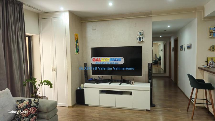 Apartament cu 3 camere decomandat, mobilat în Est