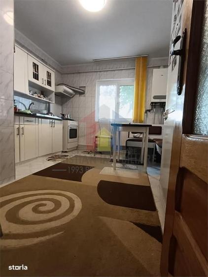 Apartament cu 4 camere decomandat în Buzaului