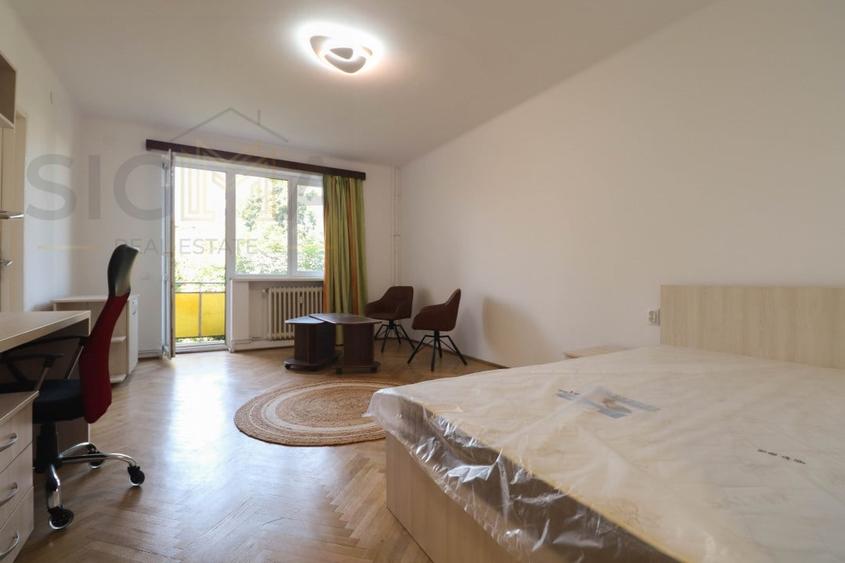 Apartament cu 3 camere decomandat, mobilat în Central
