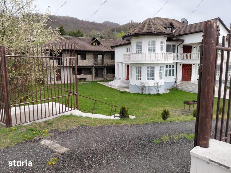 Casa cu 5 camere + teren intravilan de 1209 mp in Iscroni- Aninoasa - 1