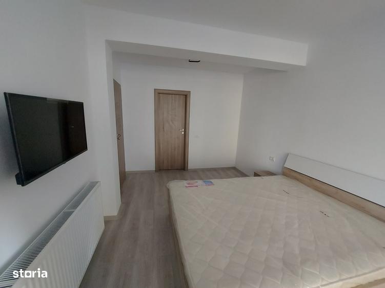 Apartament cu 2 camere decomandat în Tractorul